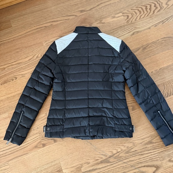 BCBG Maxazria Short Puffer dawn/feather Removable Faux Fur Collar Blk/Wht, Small - Picture 8 of 13